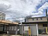 周辺：岩倉駅まで　797m　徒歩約10分●地下に改札がある。 普通、準急、急行、快速特急、ミュースカイと犬山線の全ての列車が停まります。地下鉄鶴舞線直通の列車も乗り入れています。
