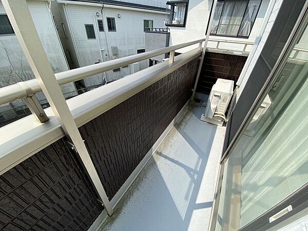 南面バルコニーのため日当たり良好◎お洗濯物も早く乾きますね♪