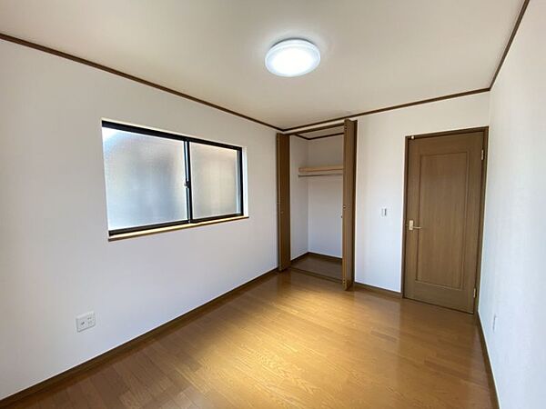 各居室には収納があるのでお部屋を広く使うことができます♪