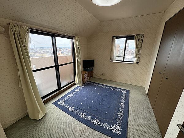各居室に収納を備えており、お部屋をすっきり保ちながら広々とお使いいただけます♪