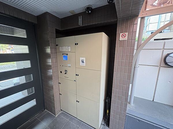 宅配ボックスがあるので遅い帰宅でも荷物が受け取れます！