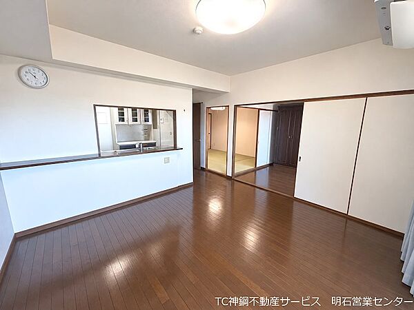 家具を消す加工をしています