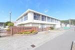 石巻市立鹿妻小学校 徒歩10分。 800m