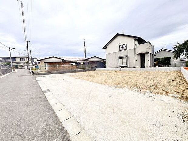 青空が広がる閑静な1種低層のエリアです。