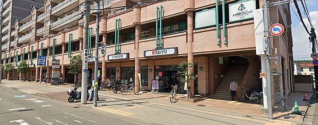 西友上杉店 徒歩7分。 530m