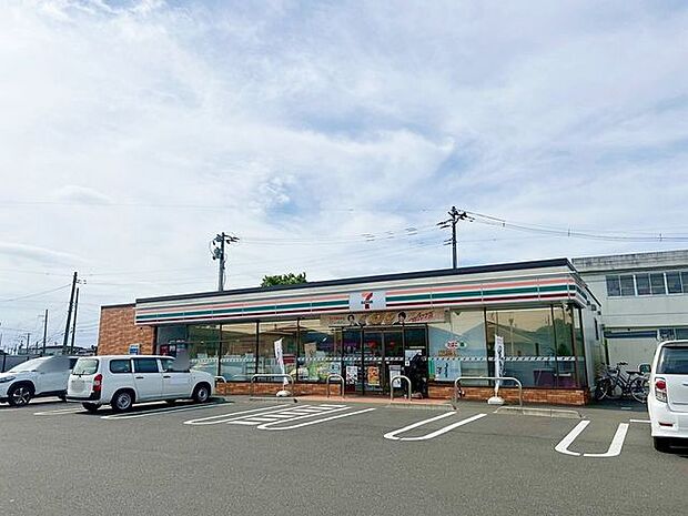 セブンイレブン富ヶ丘三丁目 徒歩2分 110m