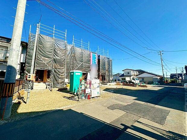 前面道路含む外観