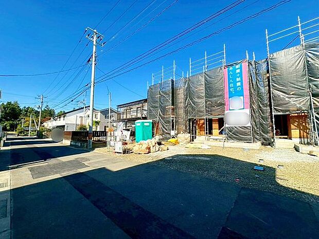 前面道路含む外観