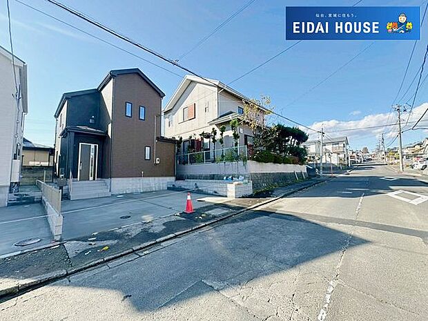 前面道路含む外観