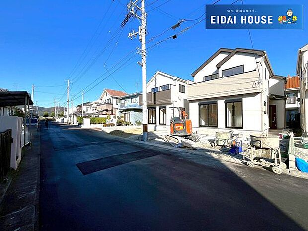 前面道路含む外観