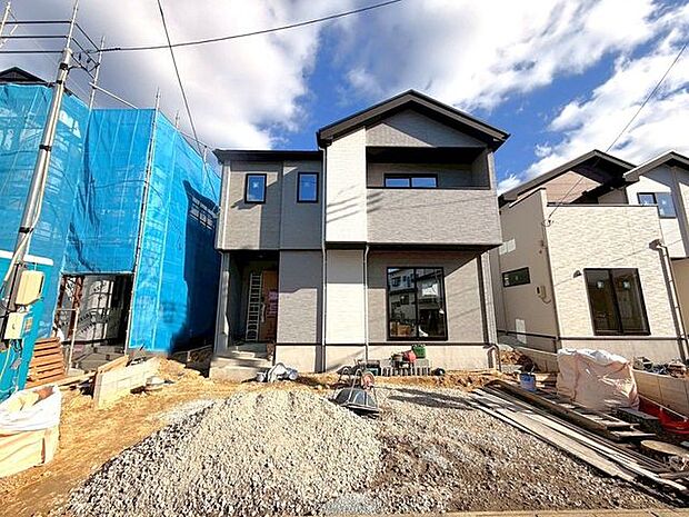 前面道路含む外観