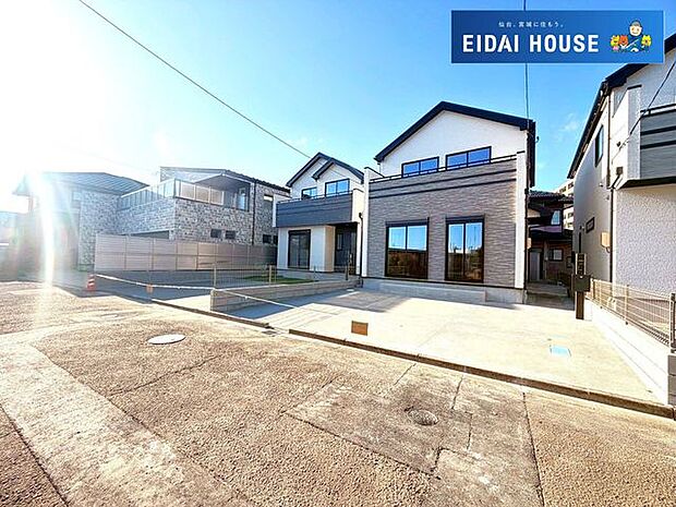 前面道路含む外観