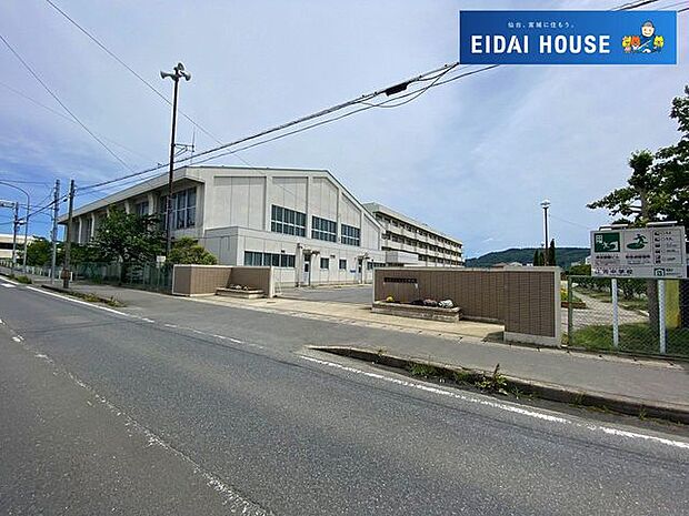 石巻市立住吉中学校 徒歩11分。 880m