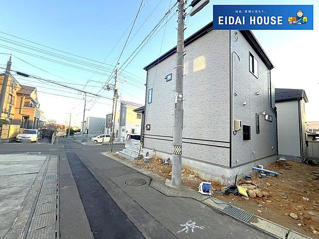 前面道路含む外観