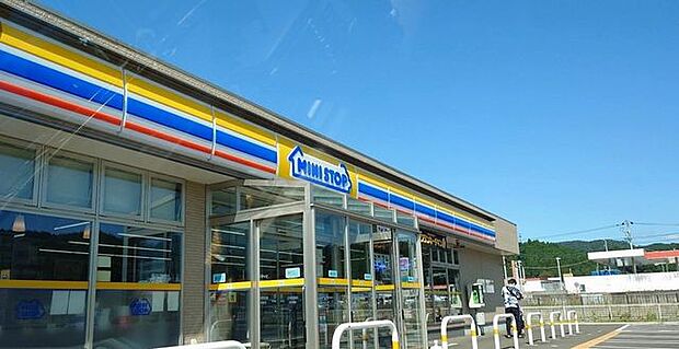 ミニストップ仙台生出店 徒歩8分。 640m