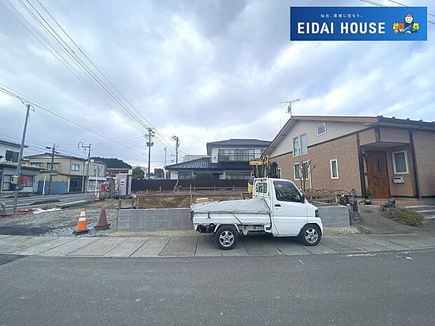 前面道路を含む現地現況外観写真