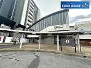 小鶴新田駅(JR東日本 仙石線) 徒歩11分。 820m