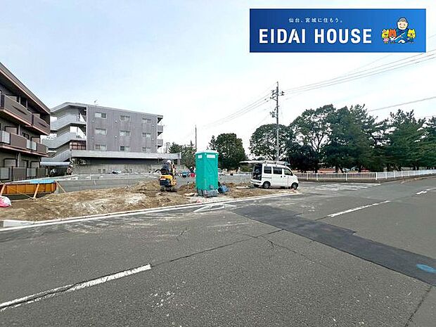 前面道路含む外観