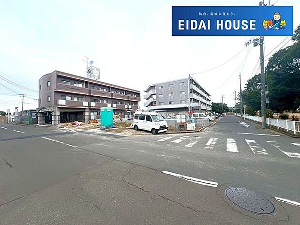 前面道路含む外観