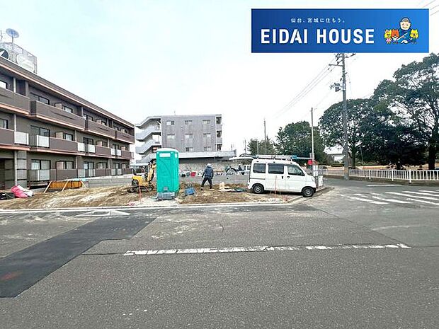 前面道路含む外観