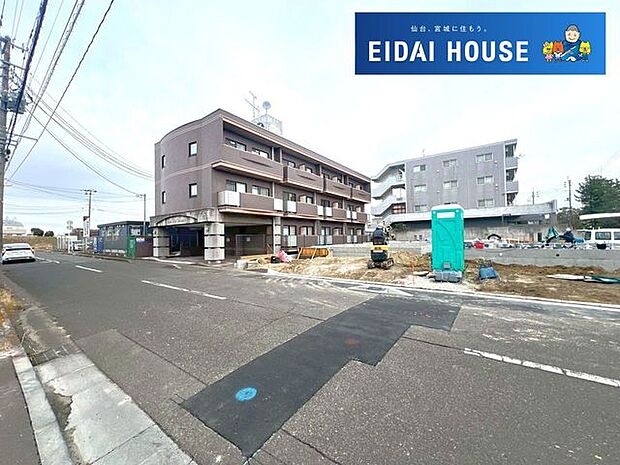 前面道路含む外観