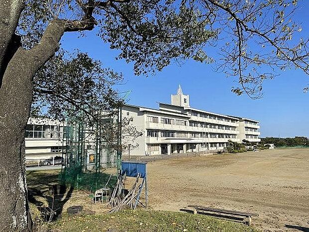 吉岡中学校 徒歩約17分 1290m