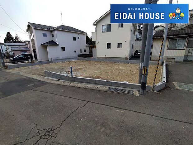 前面道路含む外観