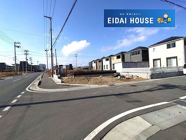 前面道路含む外観