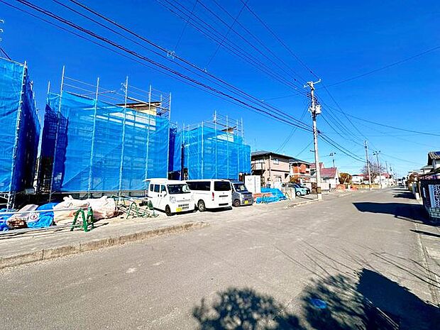 前面道路含む外観