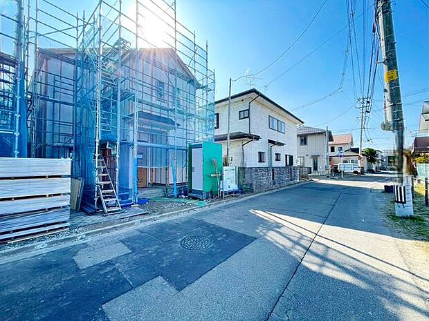 前面道路含む外観