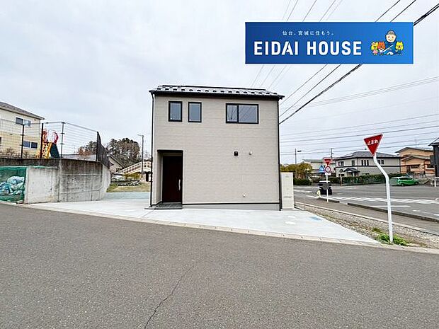 前面道路を含む現地外観写真