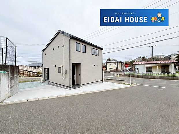 前面道路を含む現地外観写真