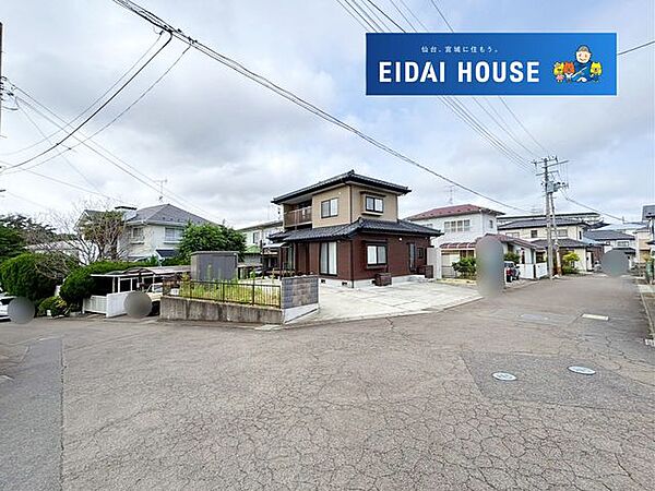 前面道路を含む現地外観写真