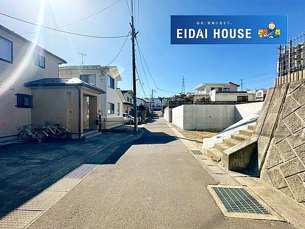 前面道路含む外観