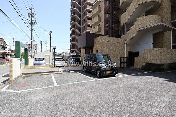 敷地内駐車場（屋外平面式）