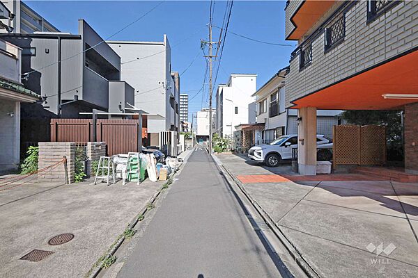 物件の南側前面道路（西側から）［2026年6月1日撮影］