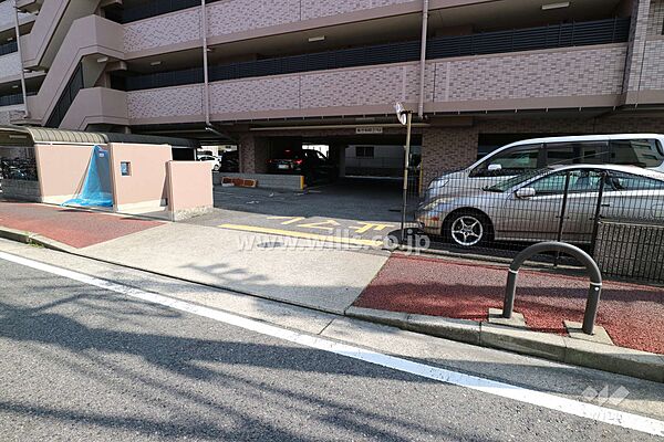 敷地内駐車場（屋内平面式と屋外平面式）