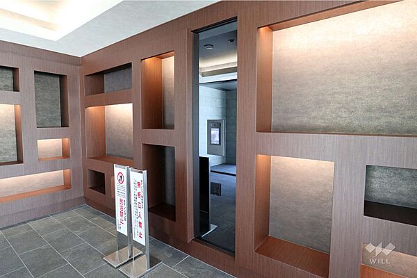 エントランスはオートロック付きです。