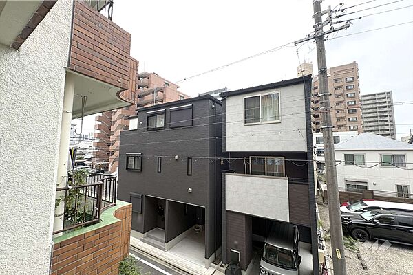 バルコニーからの眺め（南東方向）［2026年8月3日撮影］