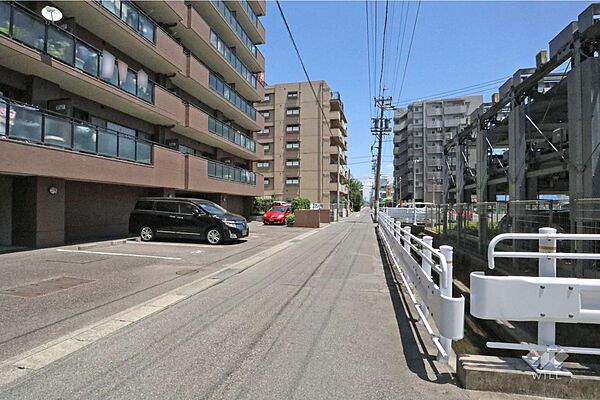 敷地南側の前面道路