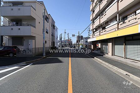 敷地南側の前面道路