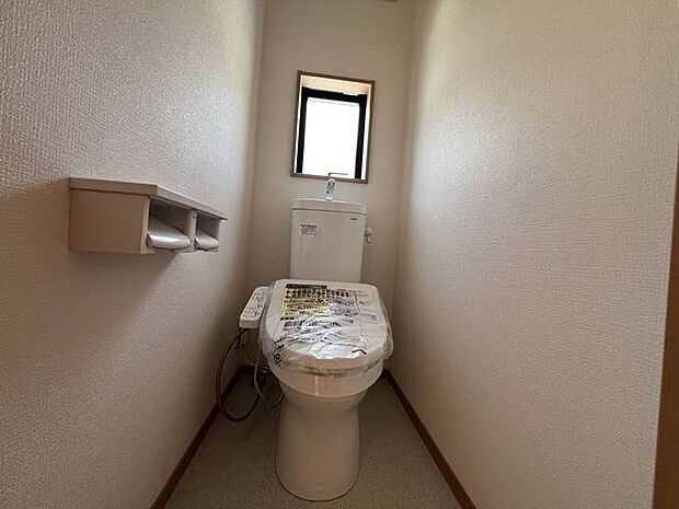 1F&2Fにトイレを配置。室内には小窓を設け通気性が良く、圧迫感がありません