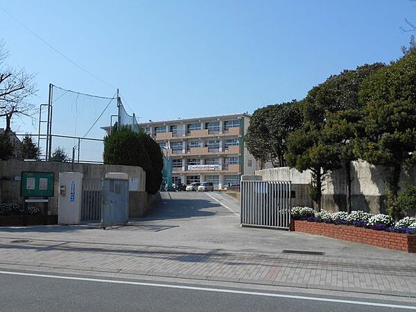 大牟田市立大牟田中央小学校 850m