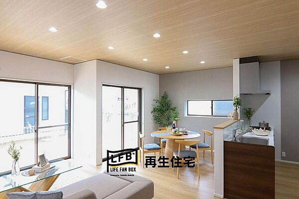 ホームステージング入りました！大型の家具を置いてもゆとりのあるLDKです。