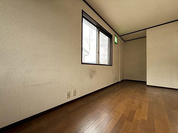 ※リフォーム工事中です。収納がついているため、子供部屋としても使えますね♪