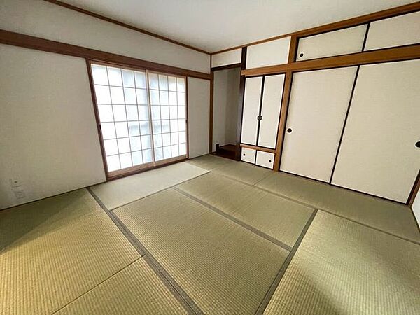 ※リフォーム完工間近！出入口はLDKと廊下の2箇所あります。ちょっとしたお昼寝や、お子様の遊びスペース、来客時の客間として大活躍ですね♪