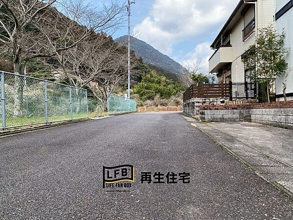 敷地から出入りがしやすい道路です。