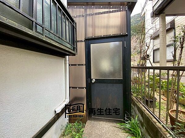 さしかけがあり、夏/冬用タイヤをしまっておくのに良いですね♪