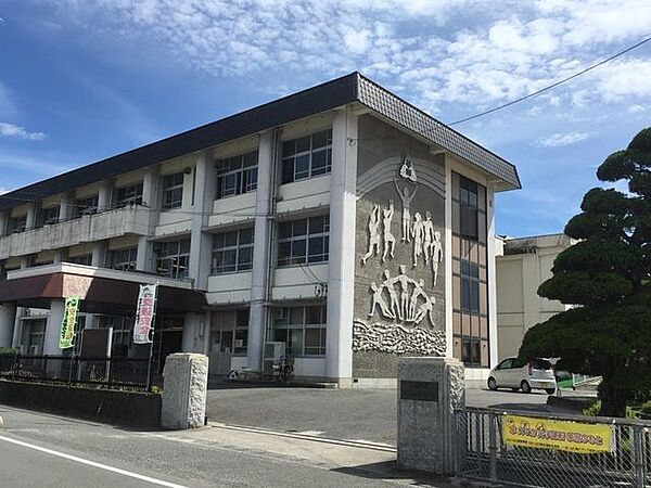 山口市立平川小学校夢・目標をもち瞳かがやく平川っ子の育成を目標としています。 1700m