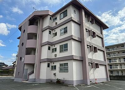 外観：海風を感じながらゆったり暮らせるマンションです♪